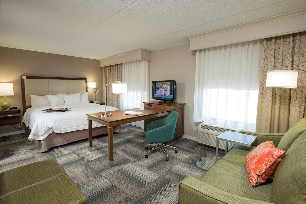 hampton inn and suites cincinnati union center