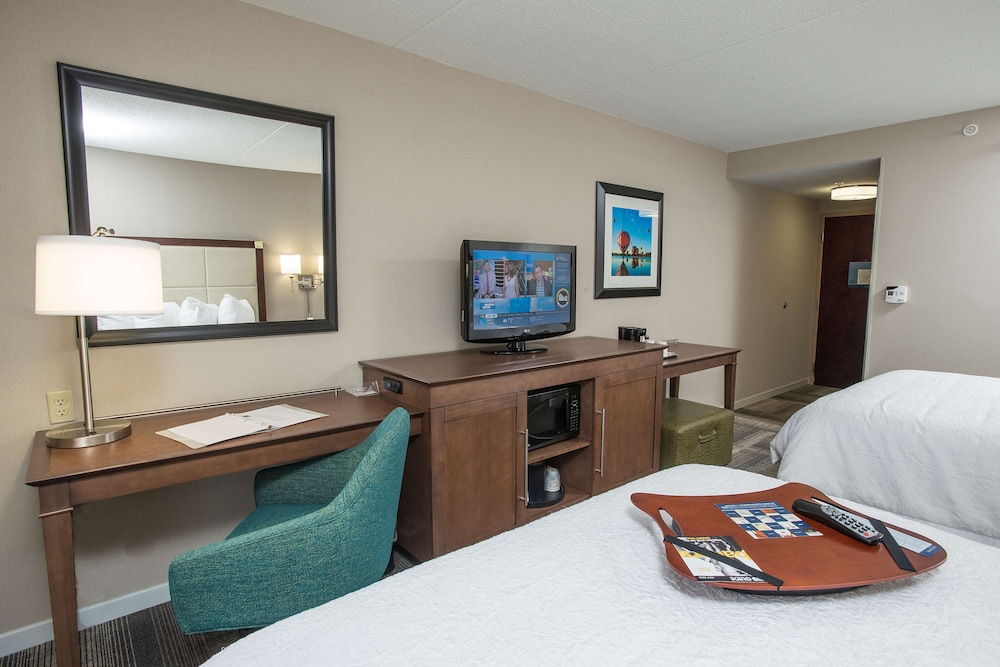 hampton inn and suites cincinnati union center