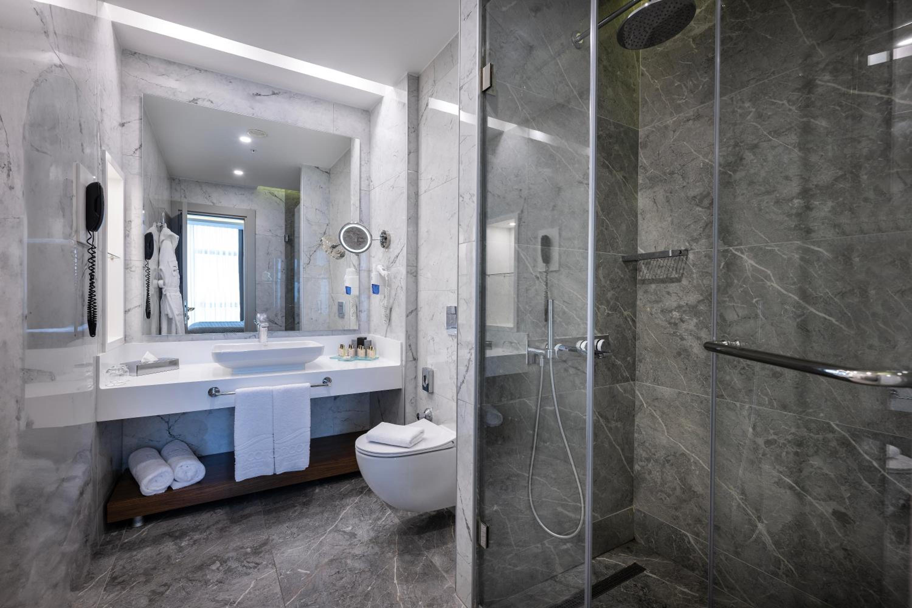 hampton inn and suites cincinnati union center