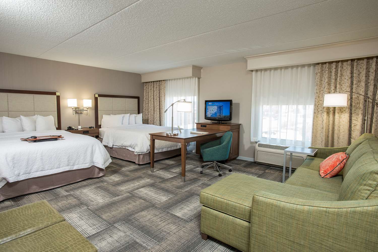 hampton inn and suites cincinnati union center