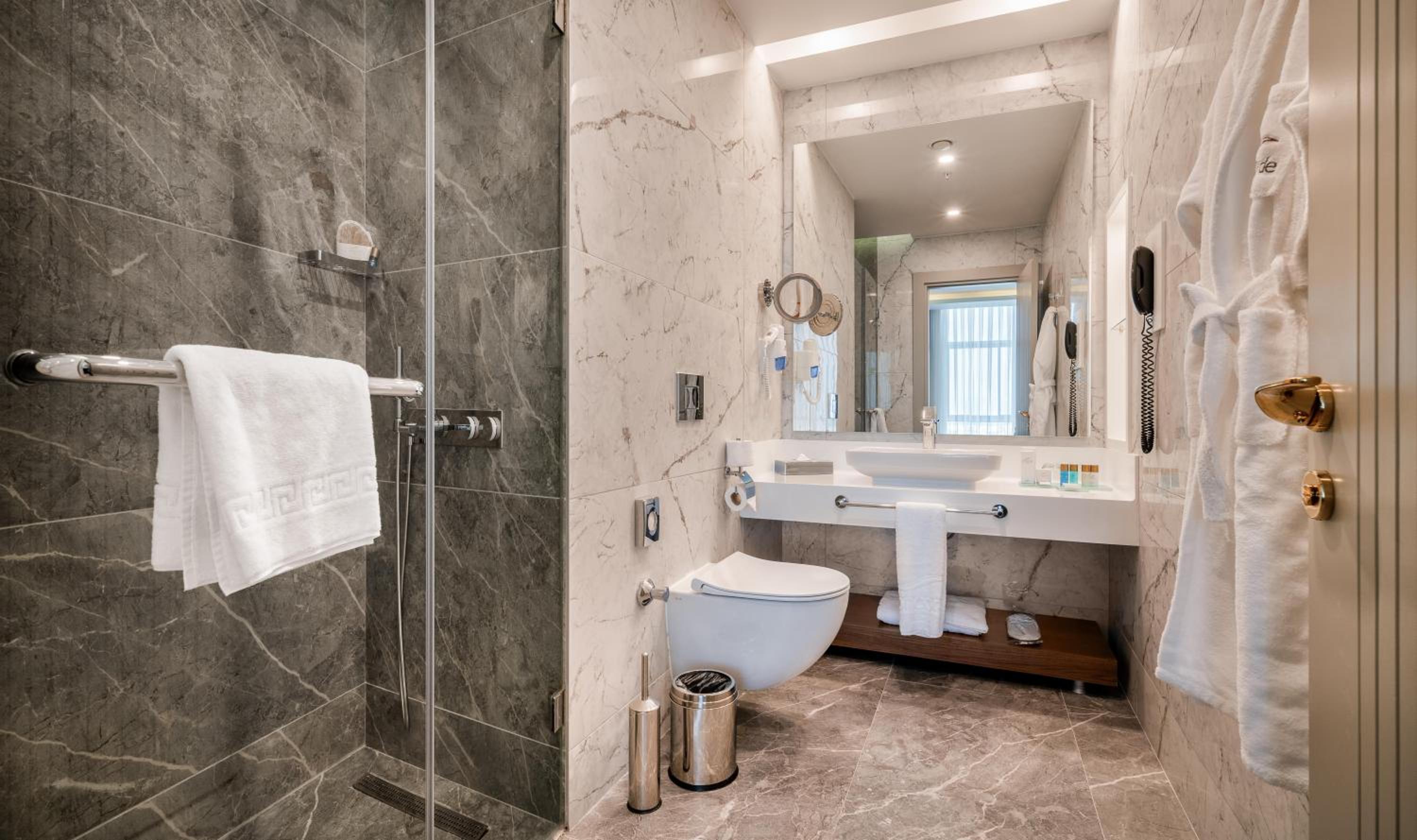 hampton inn and suites cincinnati union center