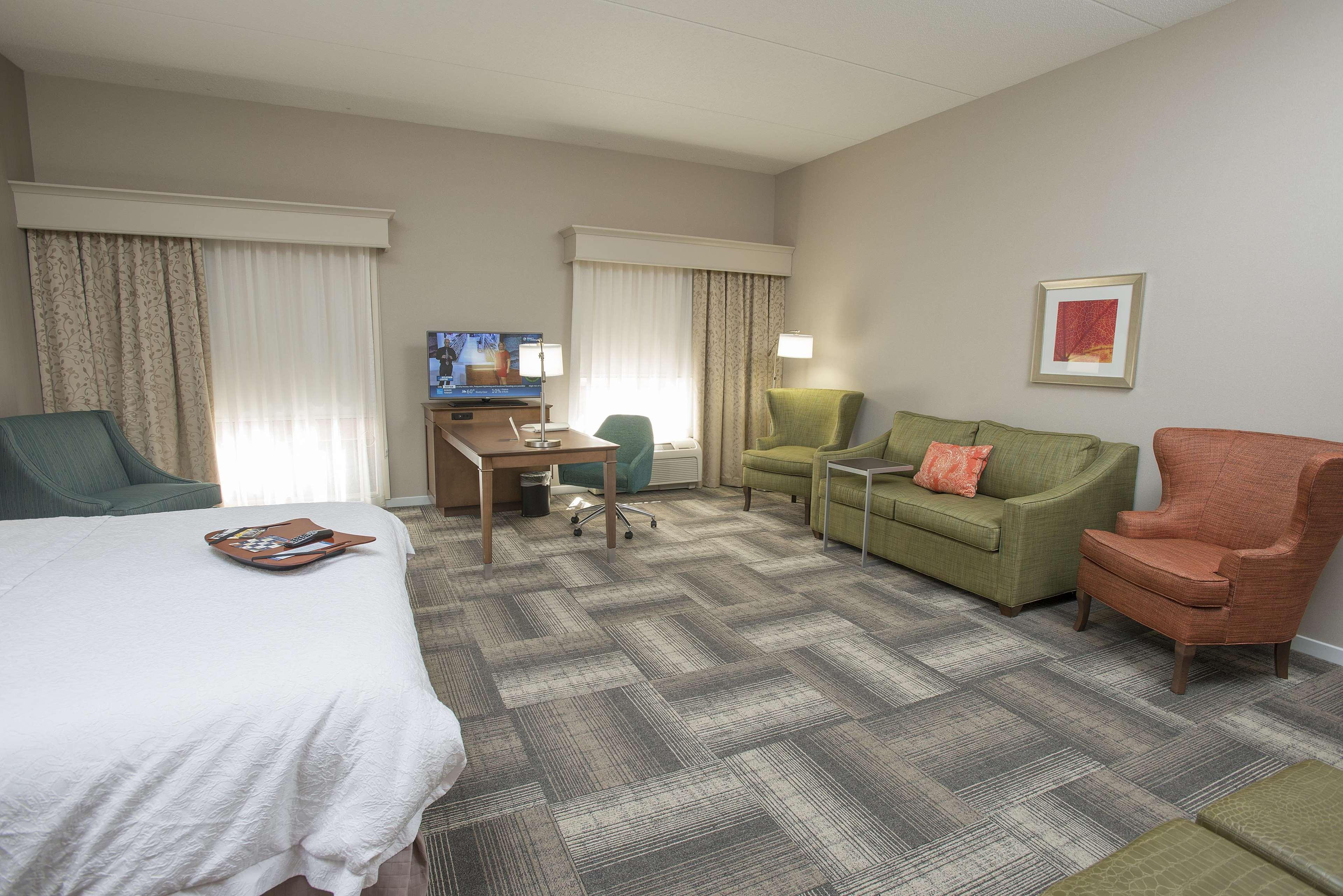 hampton inn and suites cincinnati union center