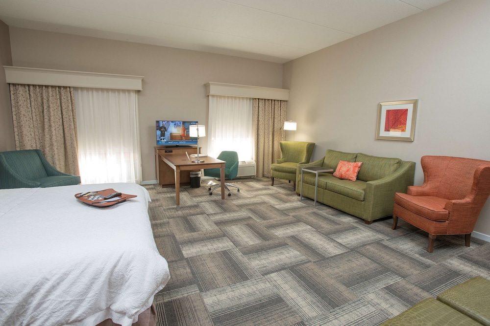 hampton inn and suites cincinnati union center