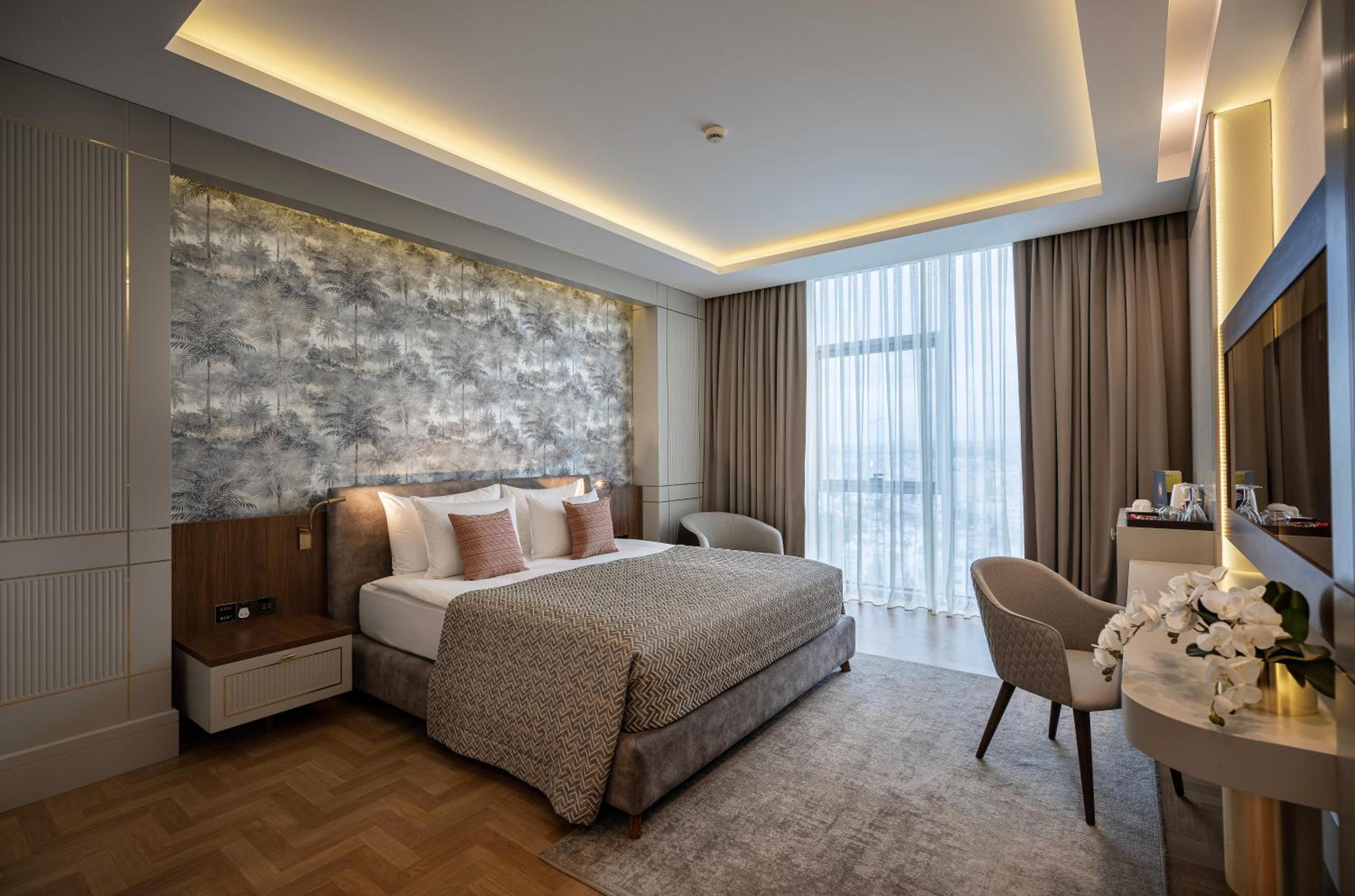 hampton inn and suites cincinnati union center