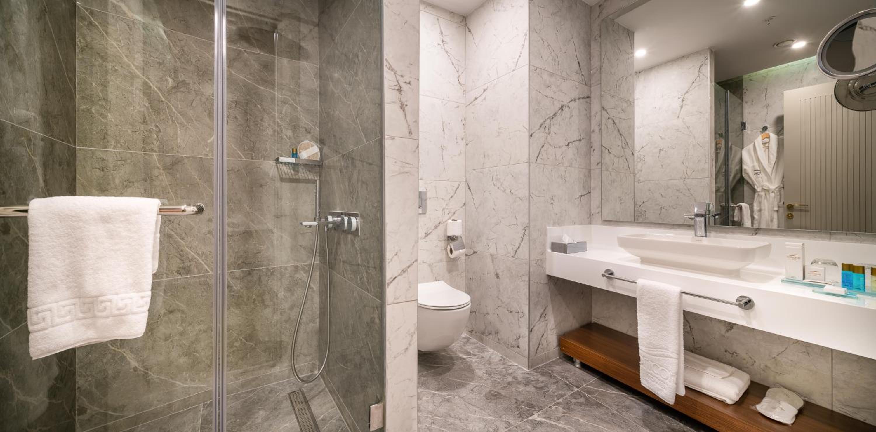 hampton inn and suites cincinnati union center