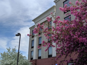hampton inn and suites cincinnati union center