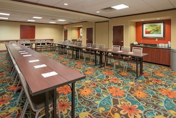 hampton inn and suites cincinnati union center