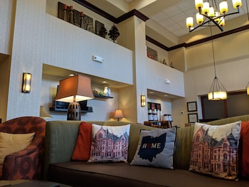hampton inn and suites cincinnati union center