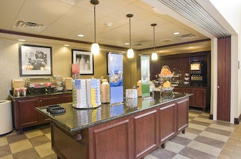 hampton inn and suites cincinnati union center