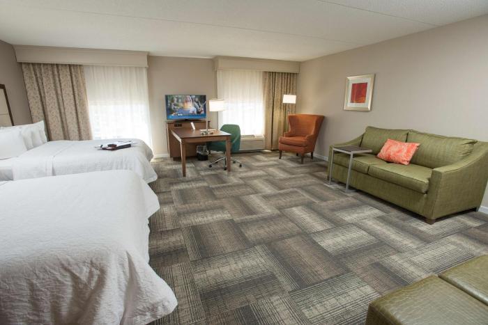 hampton inn and suites cincinnati union center
