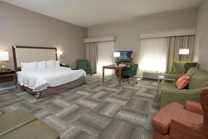 hampton inn and suites cincinnati union center