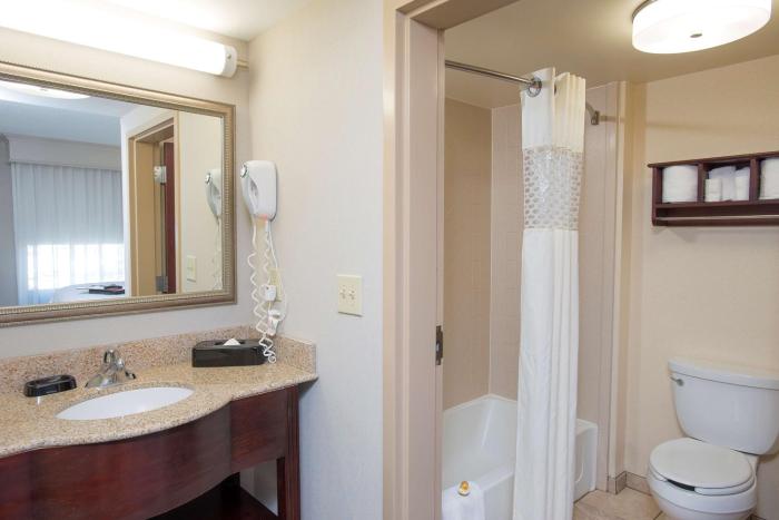 hampton inn and suites cincinnati union center