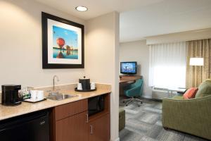 hampton inn and suites cincinnati union center