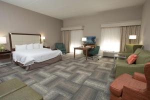 hampton inn and suites cincinnati union center