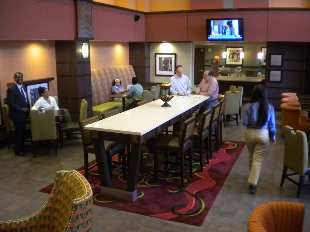 hampton inn and suites cincinnati uptown university area
