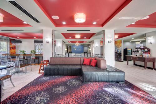 holiday inn express and suites oklahoma city north by ihg