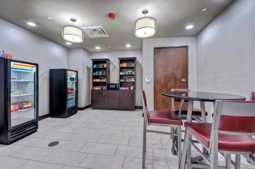 holiday inn express and suites oklahoma city north by ihg