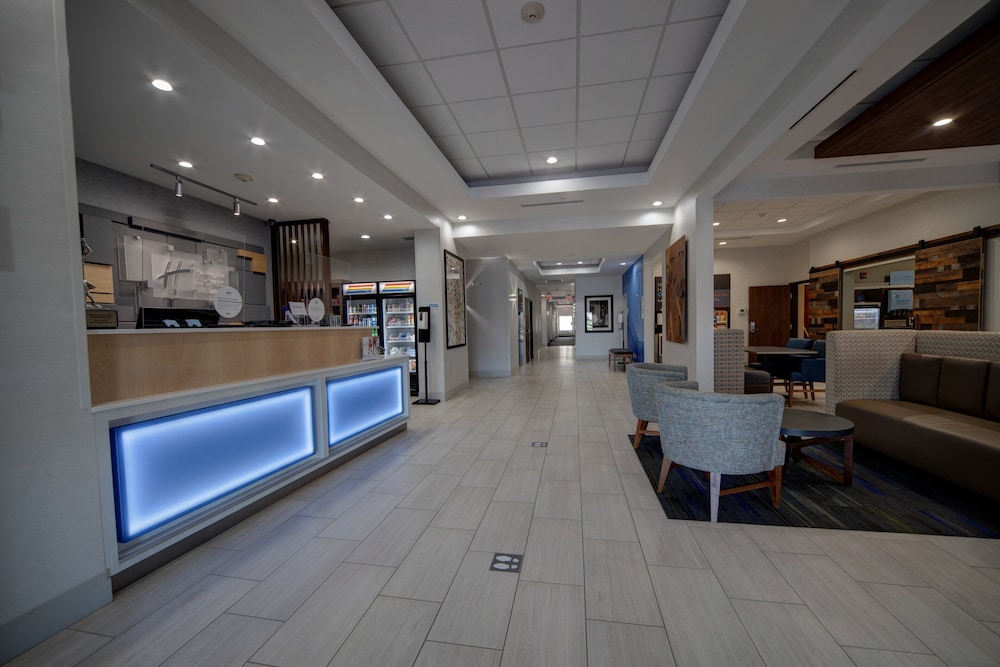 holiday inn express and suites yukon by ihg