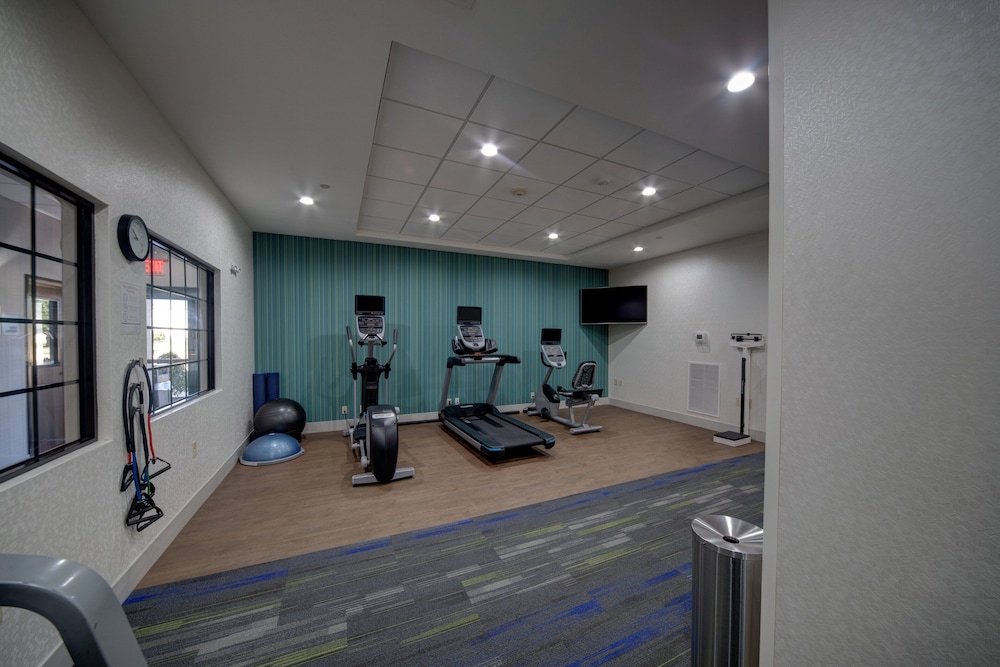holiday inn express and suites yukon by ihg
