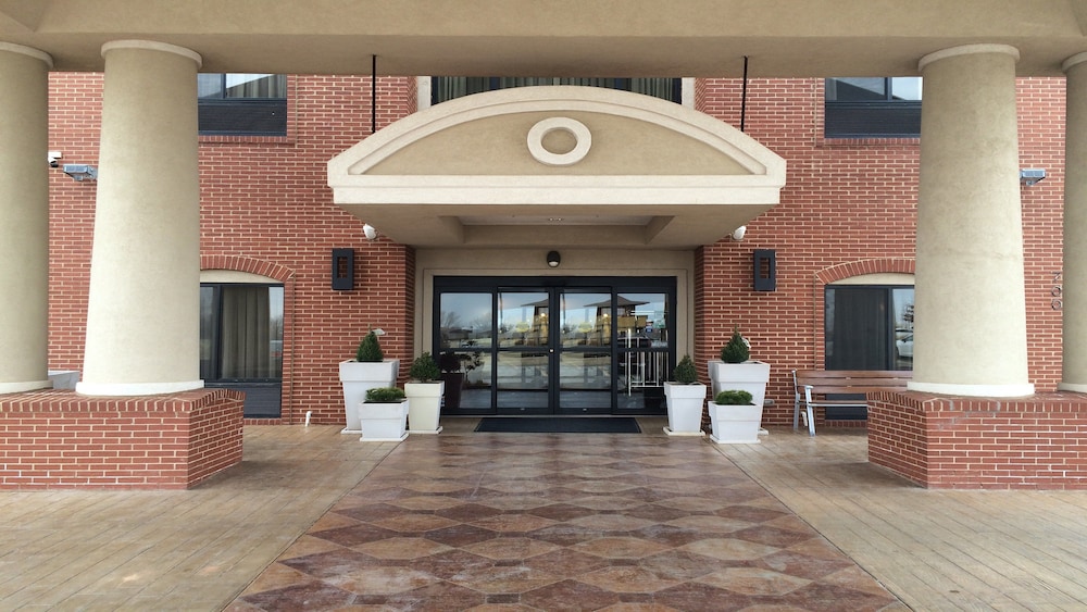 holiday inn express and suites yukon by ihg