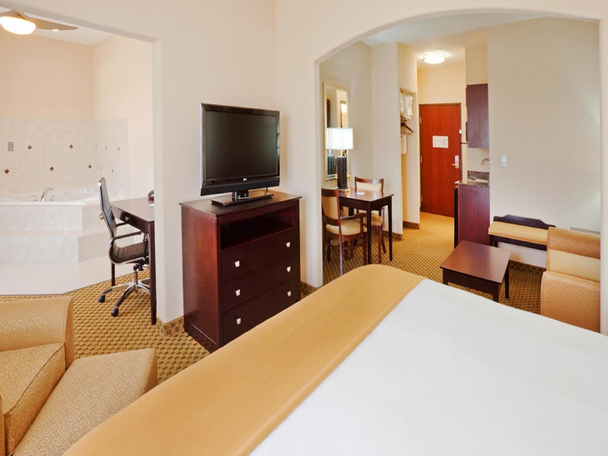 holiday inn express and suites yukon by ihg