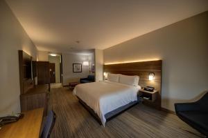 holiday inn express and suites yukon by ihg