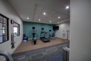 holiday inn express and suites yukon by ihg