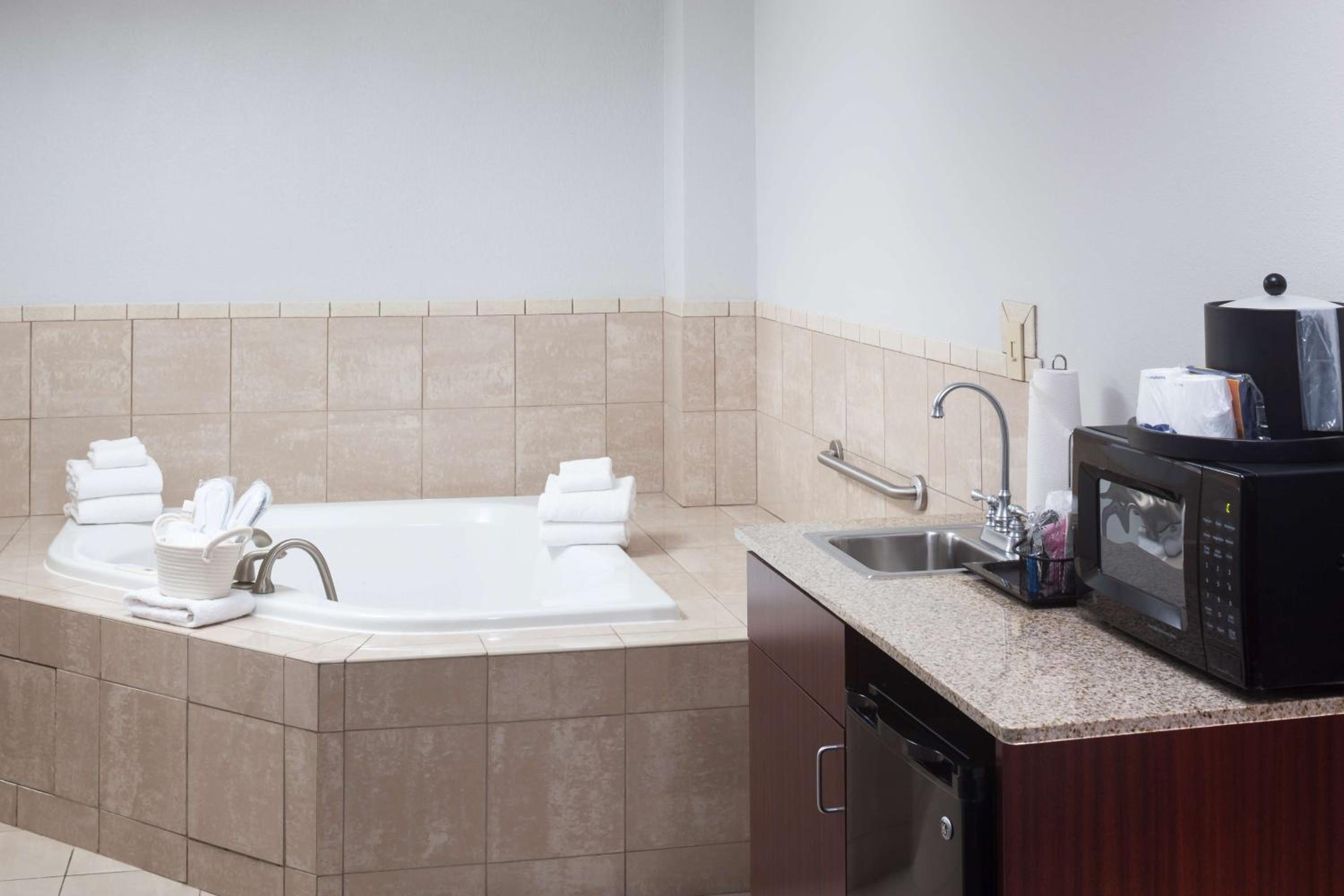 hampton inn and suites oklahoma city bricktown