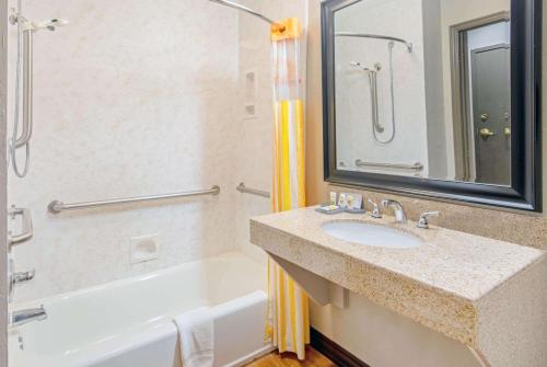 La Quinta Inn & Suites Oklahoma City - Moore,Moore>>Cleveland,3 star