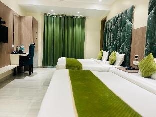 Hotel Global Inn,Near Golden Temple,3 star
