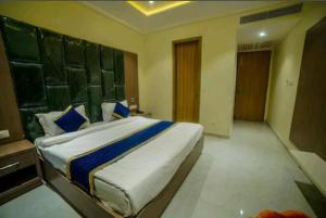 Hotel Global Inn,Near Golden Temple,3 star