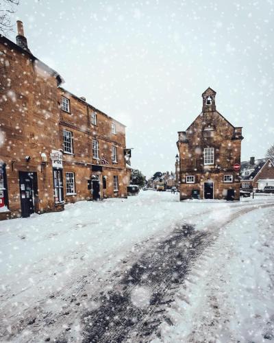 white hart hotel