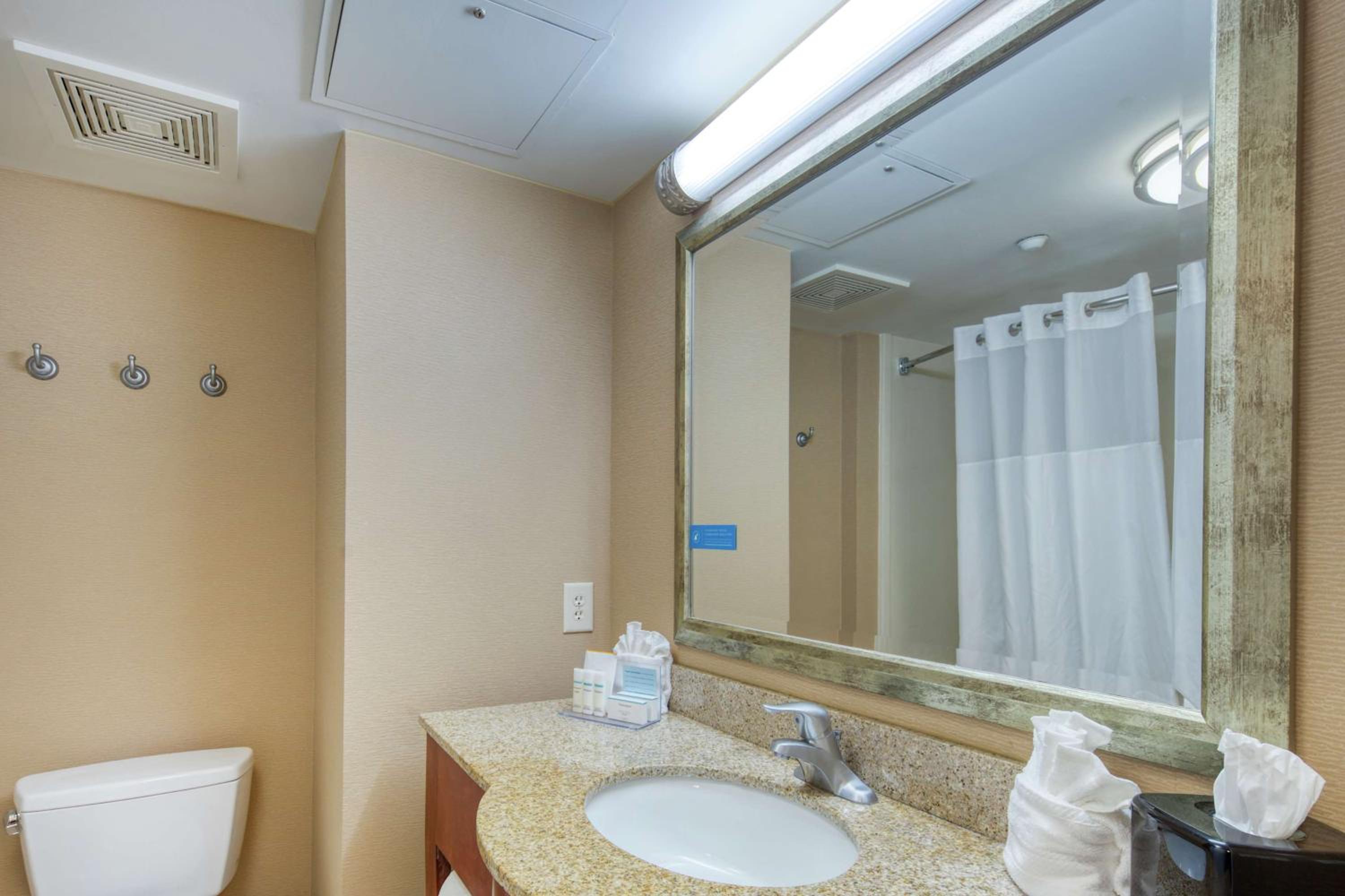 hampton inn wilmington university area smith creek station