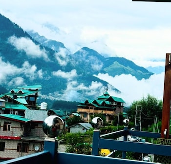 lotus cottages manali