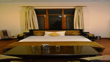 hotel majestic oak bush