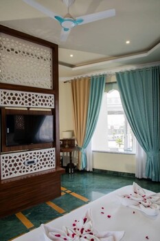 indralok palace hotel and resort