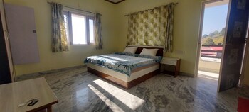 Lakebreeze By Sunrise,Bijrouli, Bhimtal, Dungsil Malla, Uttarakhand 263136,3 star