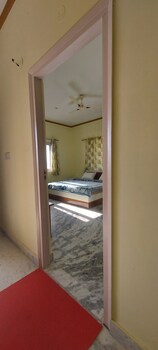 Lakebreeze By Sunrise,Bijrouli, Bhimtal, Dungsil Malla, Uttarakhand 263136,3 star