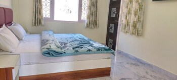 Lakebreeze By Sunrise,Bijrouli, Bhimtal, Dungsil Malla, Uttarakhand 263136,3 star