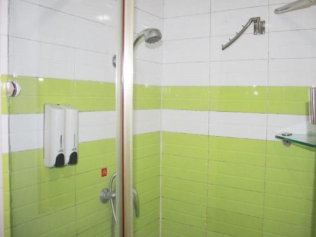 7days inn huquan street yangjiawan subway station