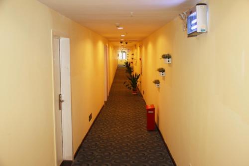 7days inn huquan street yangjiawan subway station