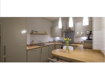 the lane apartment