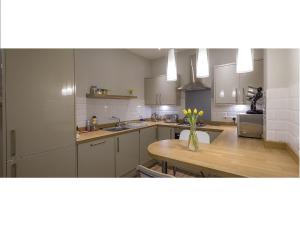 the lane apartment