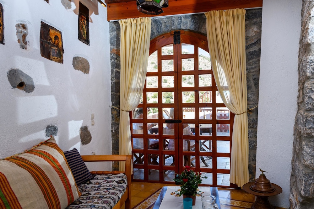 traditional homes of crete