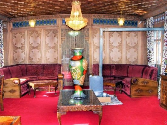 yadgaar houseboats