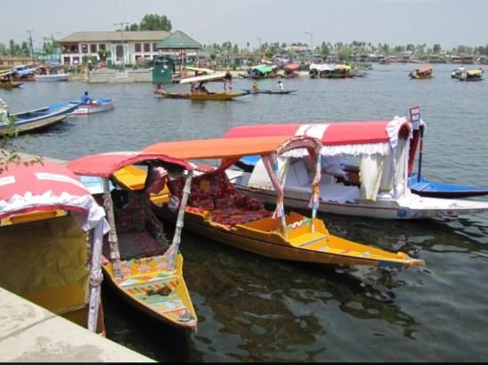 yadgaar houseboats