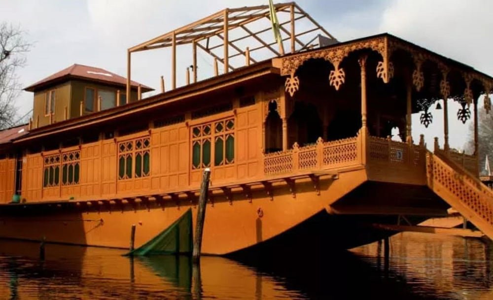 yadgaar houseboats