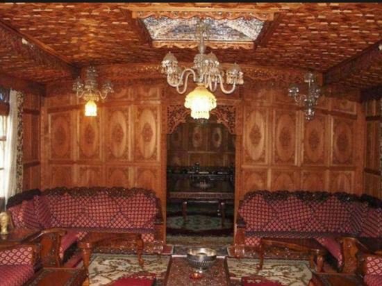 yadgaar houseboats