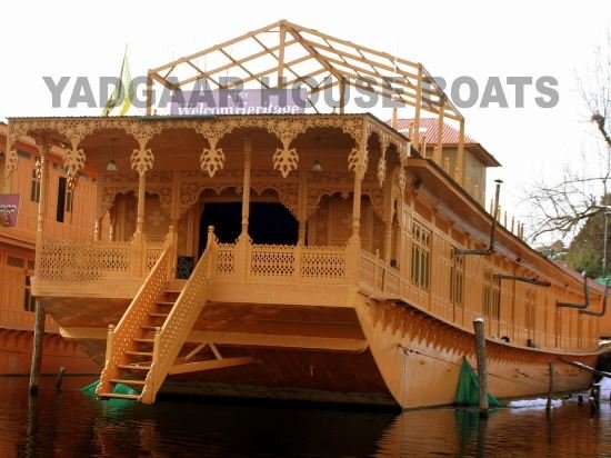 yadgaar houseboats