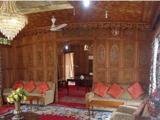 yadgaar houseboats